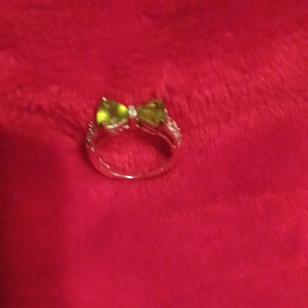 This Peridot Bow Ring Has Pink Stones On The Sides Of It. Size 7. 925. - Picture 5 of 5